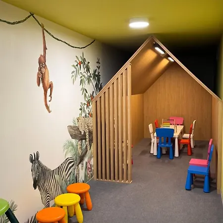 Scandi, Basen & * レバル