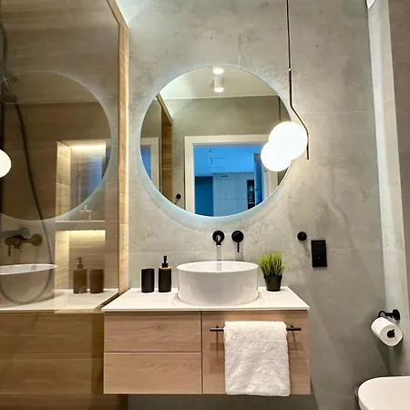 Scandi, Basen & レバル