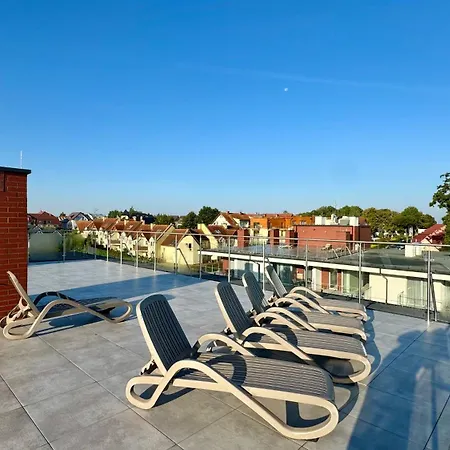 Scandi, Basen & Apartment