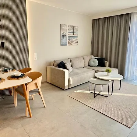 Scandi, Basen & Apartment