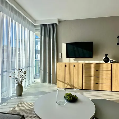 Scandi, Basen & * レバル