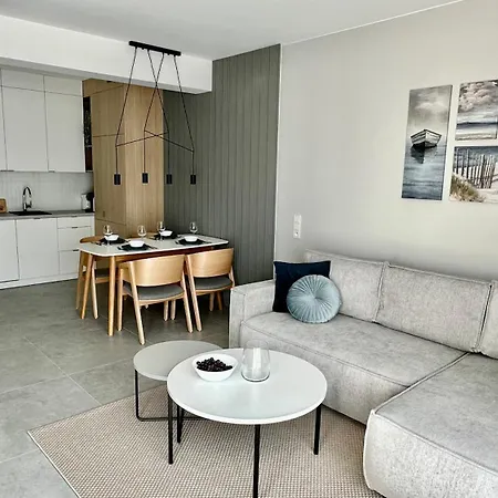 Scandi, Basen & Apartment