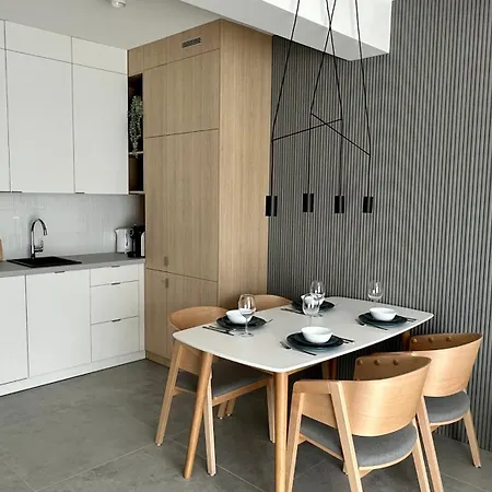 Scandi, Basen & * レバル