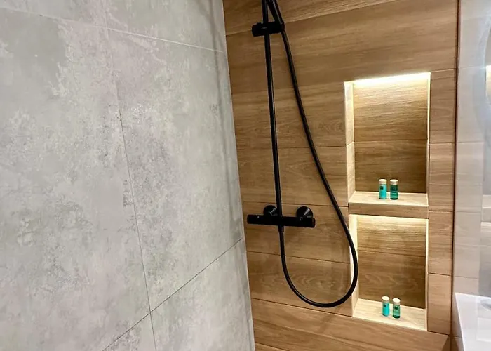 Scandi, Basen & * רבאל