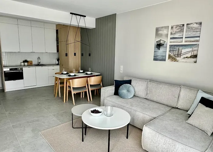 Scandi, Basen & 아파트